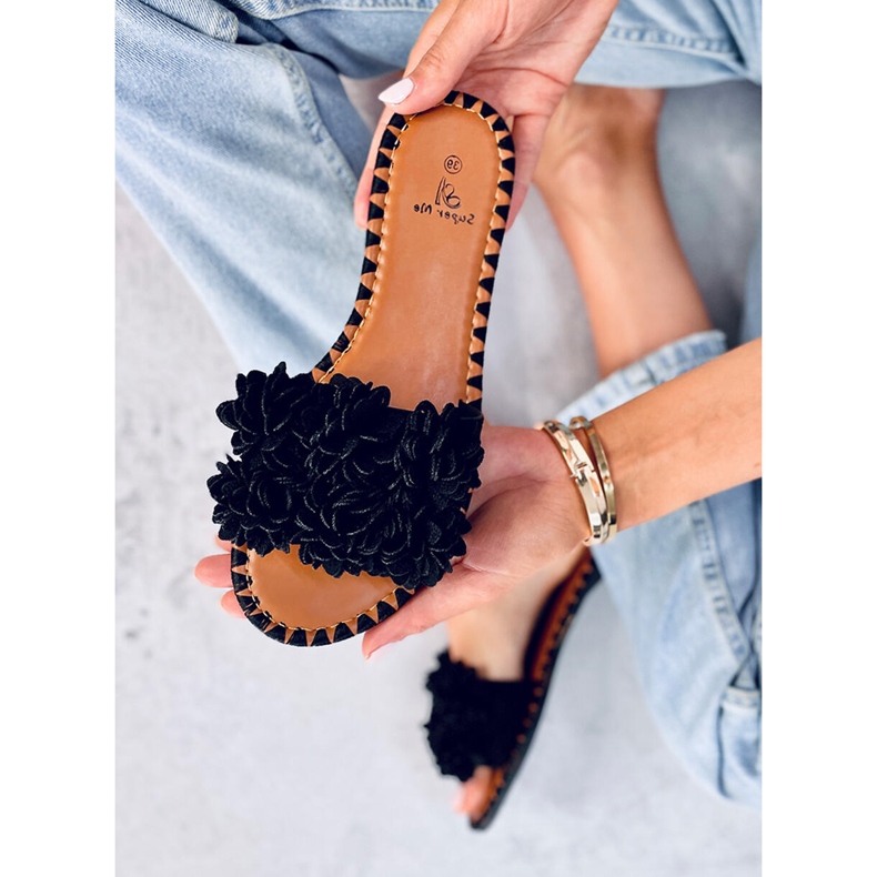 Prima Pantofole a fiore nero 1