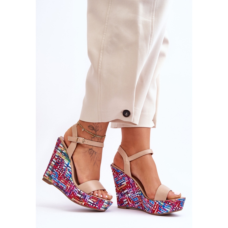 Sandali Da Donna Su Una Zeppa Colorata Beige Malibu 2