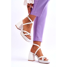 Tacchi alti alla moda rosa segreta bianca e sandali con plateau 3