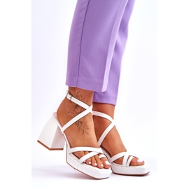 Tacchi alti alla moda rosa segreta bianca e sandali con plateau 6