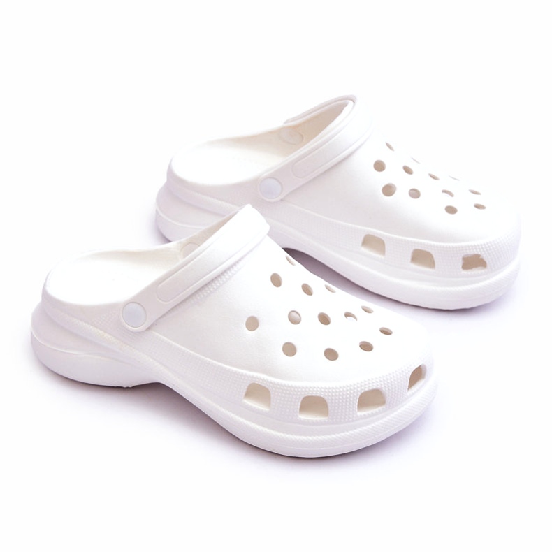 Pantofole in schiuma Crocs su una spessa suola bianca Katniss bianco 1
