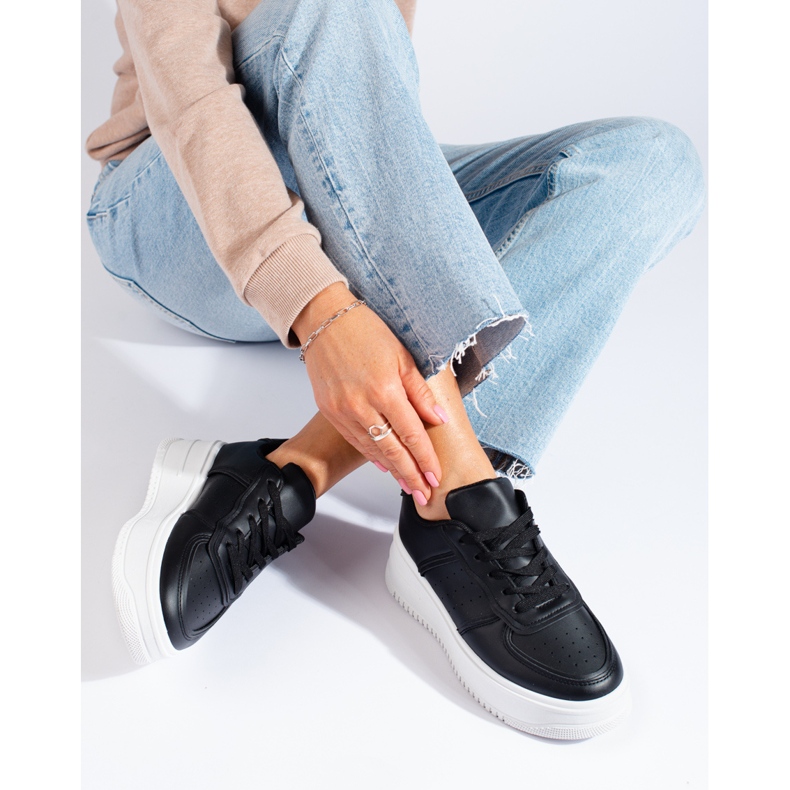 Sneakers nere su una piattaforma alta di Shelovet nero 1
