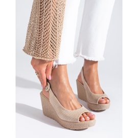 Sandalo con zeppa in camoscio traforato Shelovet beige 1