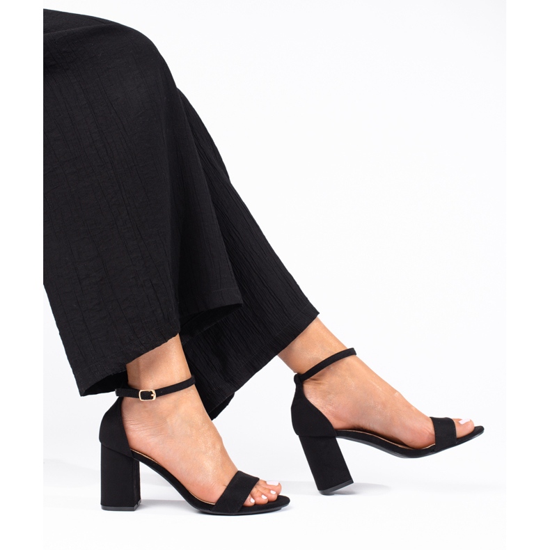 Sandali classici da donna su un palo Shelovet beige nero 1