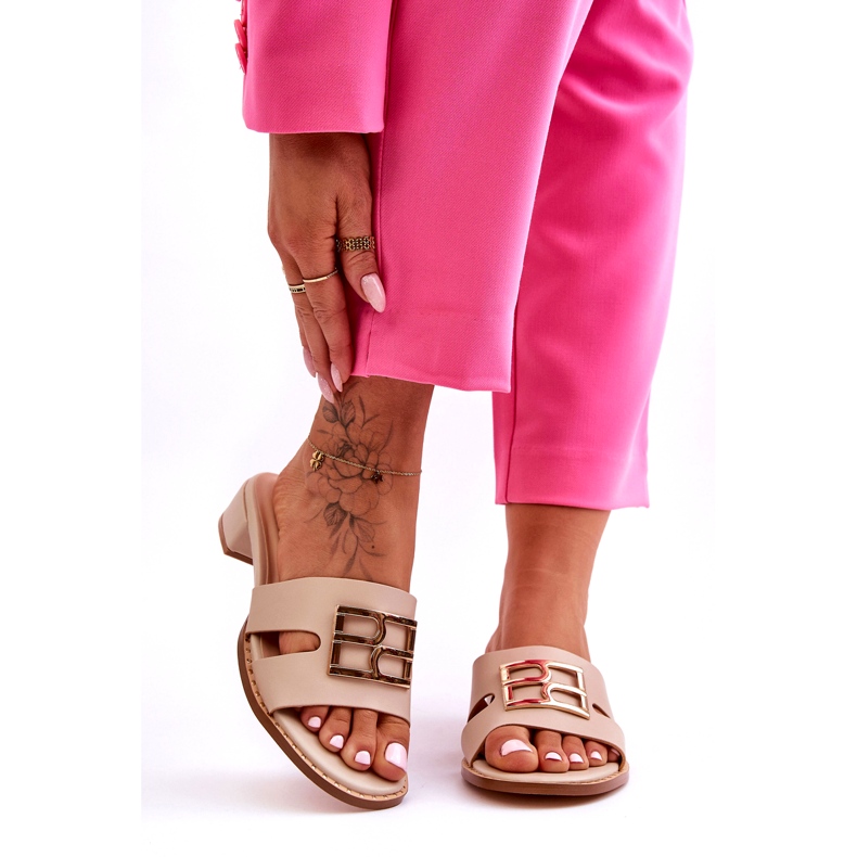 Infradito eleganti beige da donna con decorazione dorata 5
