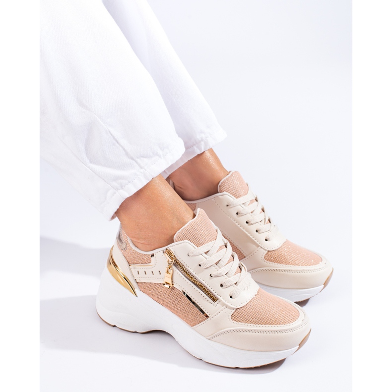Sneakers beige con suola spessa di Shelovet 1