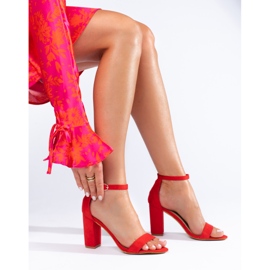 Sandali con tacco alto in camoscio rosso di Shelovet 1