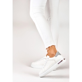 Scarpe sportive bianche con decorazione bianca 2