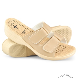 Comode pantofole da donna con velcro beige 1