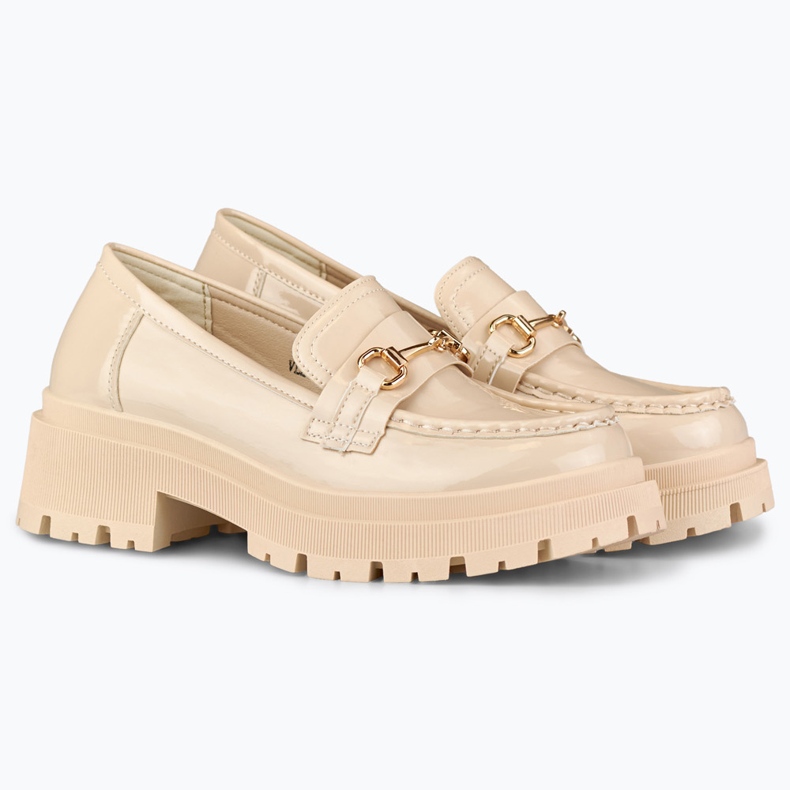 Scarpe con zeppa beige laccate 1