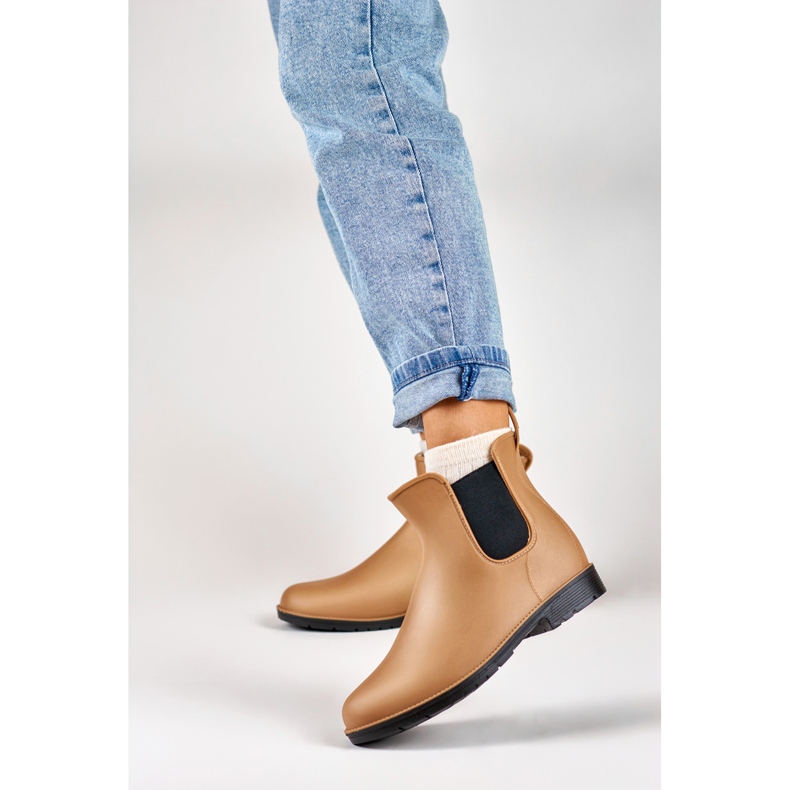 Stivali da donna in gomma beige scuro 2