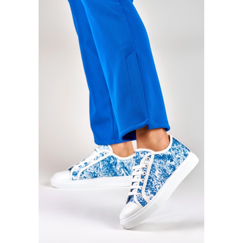 Sneakers bianche e blu da donna 2