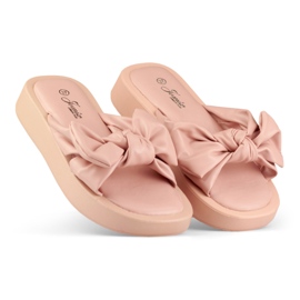 Pantofole rosa da donna realizzate in ecopelle 1