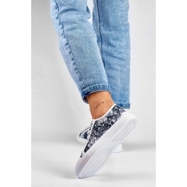 Sneakers da donna in bianco e nero 2