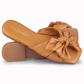 Pantofole con fiocco color caramello di Isanna marrone 1