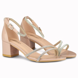 Eleganti sandali da donna beige lucidi sul palo 2