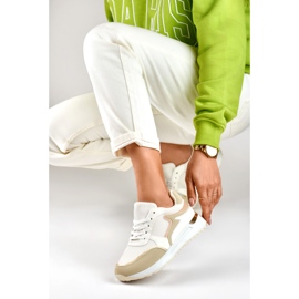 Sneakers da donna con un'aggiunta dorata beige 1