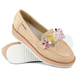 Scarpe con zeppa beige traforate con decorazione 1