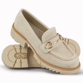 Scarpe beige traforate con una delicata decorazione 1