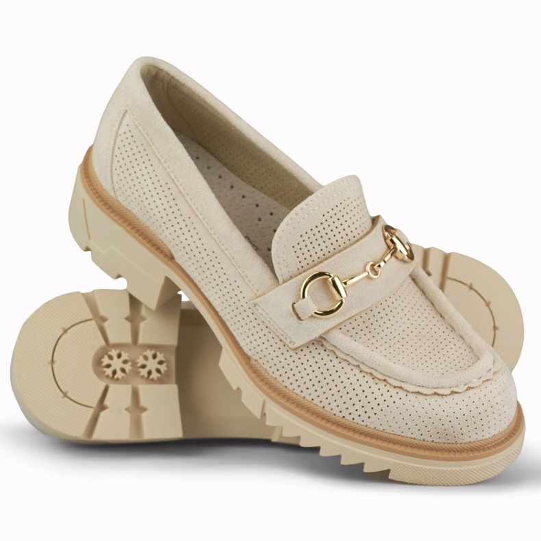 Scarpe beige traforate con una delicata decorazione 1
