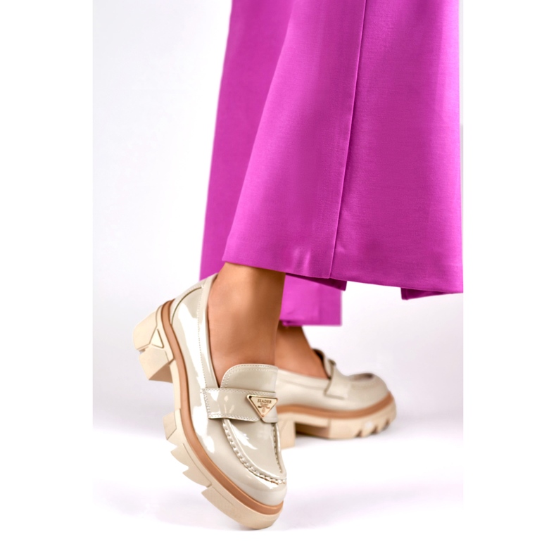 Mocassini da donna alla moda beige laccati 2