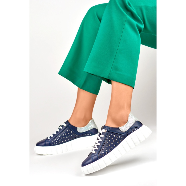 Scarpe sportive da donna blu navy realizzate in vera pelle 2
