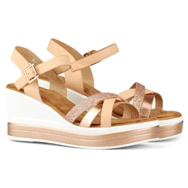 Sandali con zeppa beige con cinturino lucido 1