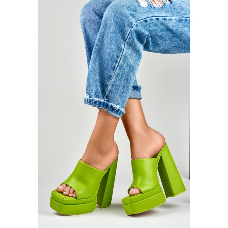Ciabatte color lime con tacco alto di Evelyn verde 1