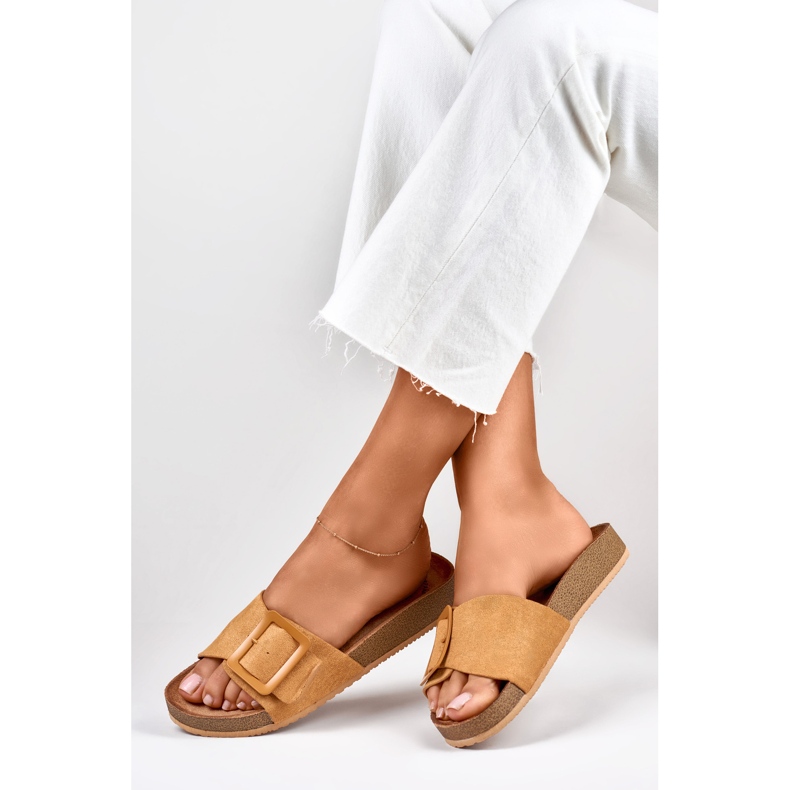 Sandali caramello da donna con fibbia marrone 2