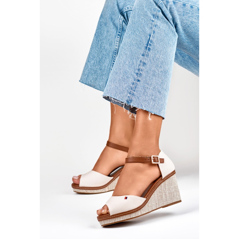 Sandali con zeppa beige da donna di Tomm 2