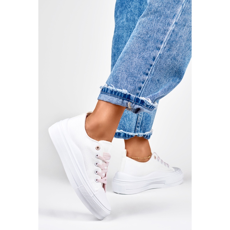 Sneakers bianche da donna sulla piattaforma bianco 1