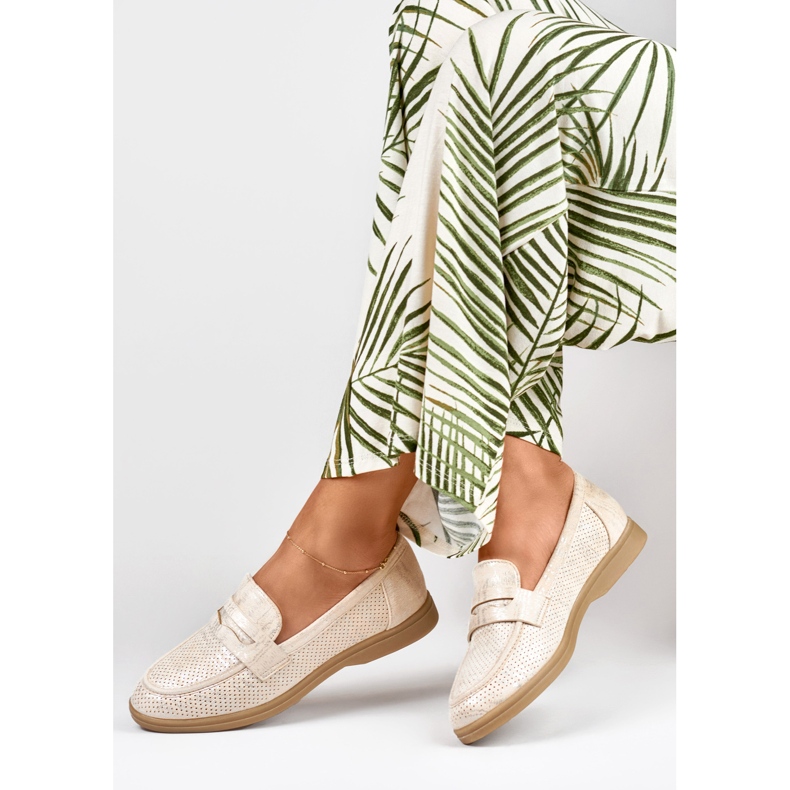 Scarpe traforate da donna con una lucentezza d'argento beige 2