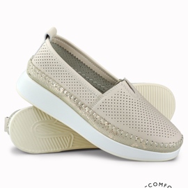 Scarpe da donna in pelle traforata beige 1
