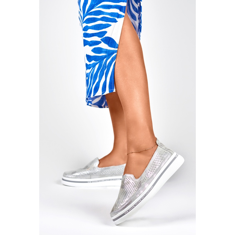 Scarpe da donna in pelle traforata d'argento 2