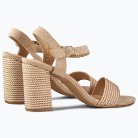 Sandali da donna in camoscio beige sul palo 1