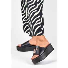 Sandali con zeppa da donna neri con decoro in oro nero 2