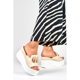 Eleganti pantofole con zeppa da donna beige 1