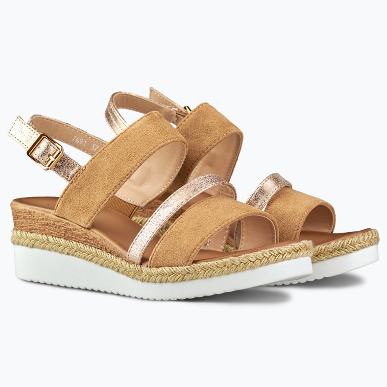Sandali beige da donna con zeppa bassa 1