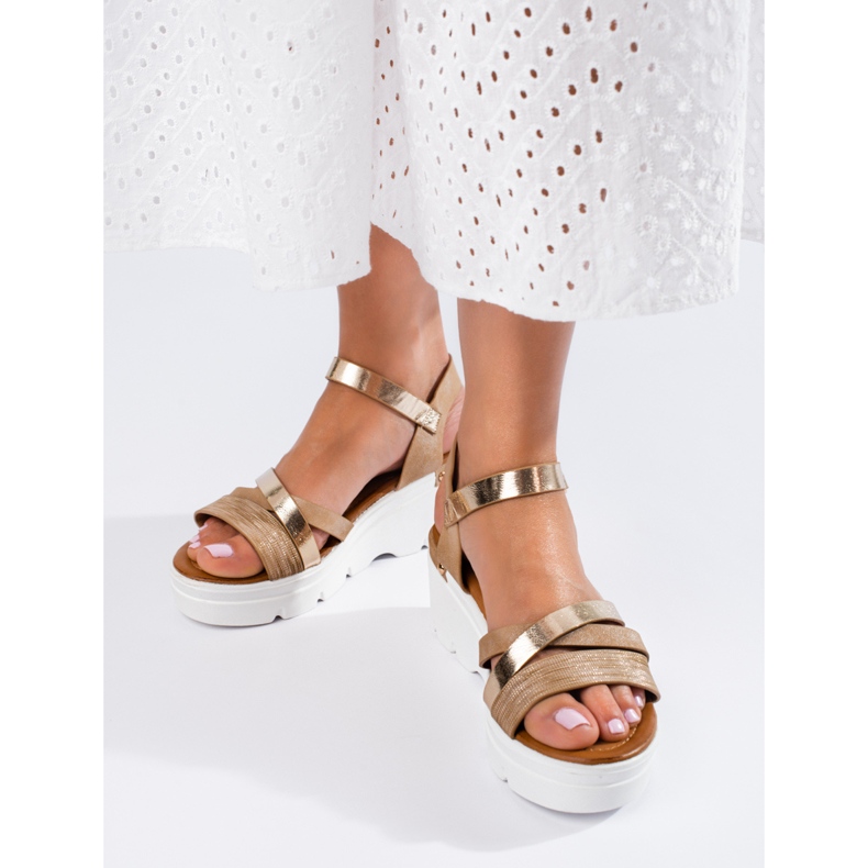 Sandalo con zeppa beige Shelovet 2