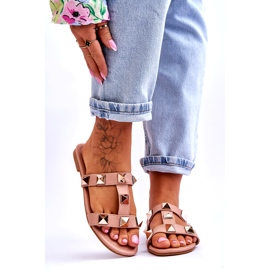 Pantofole da donna con grandi borchie nude rosa 1