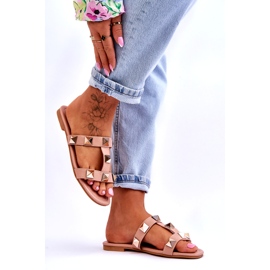 Pantofole da donna con grandi borchie nude rosa 4