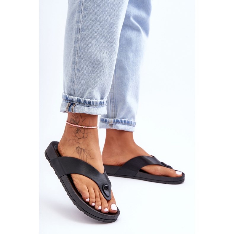 Infradito da donna con plateau nero Bellitta 1