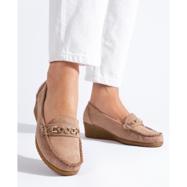 Scarpe con zeppa in camoscio beige di Shelovet 1