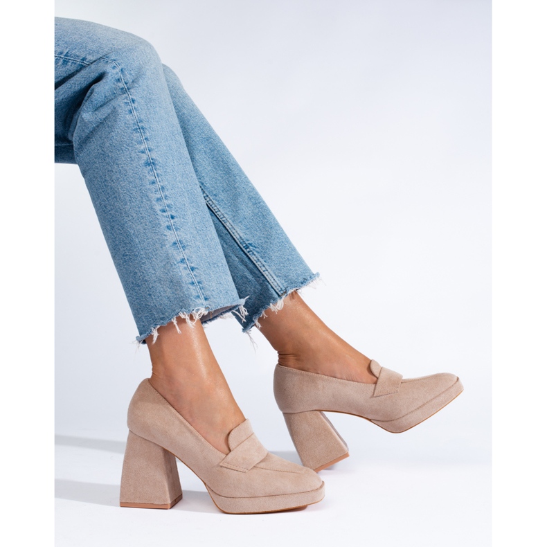 Décolleté beige con tacco alto di Vinceza 1