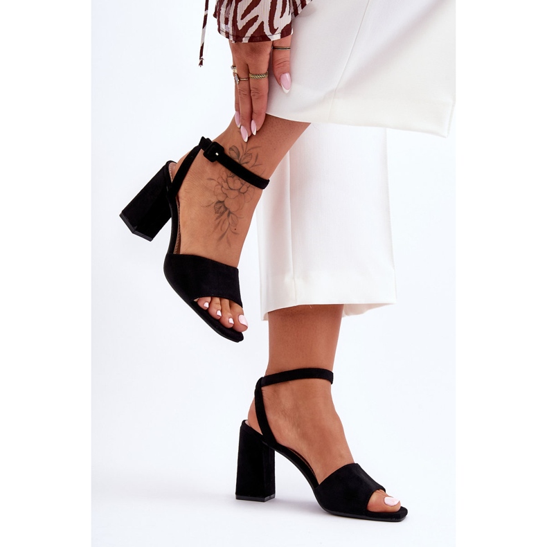 Sandali Harriet in camoscio nero con tacco alto 1