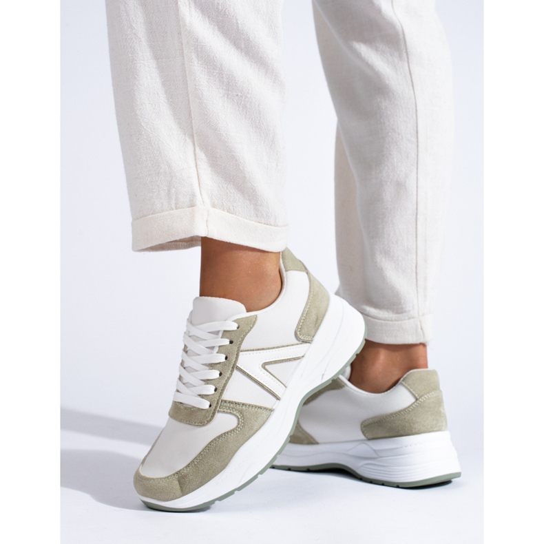 Scarpe sportive da donna beige e bianche di Shelovet bianco 1