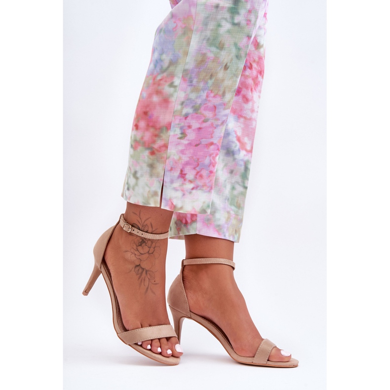 Sandali Classici In Pelle Scamosciata Su Un Tacco Alto Tossa Beige 1