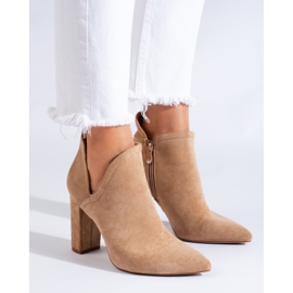 Stivali alti da donna beige Shelovet con cut-out 1