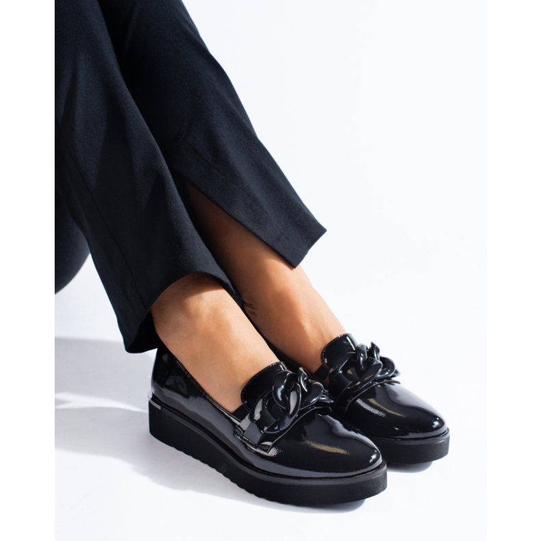 Vinceza Mocassini con plateau Shelovet laccati neri con catena nero 1