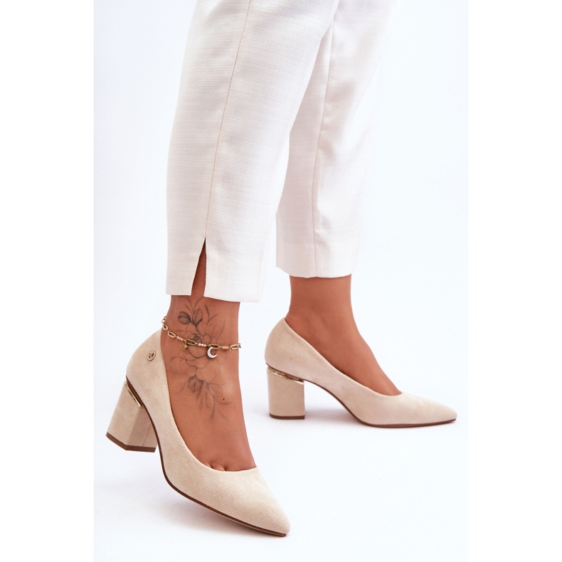 Pompe classiche con tacco alto in pelle scamosciata con abbellimento Derren beige chiaro 1
